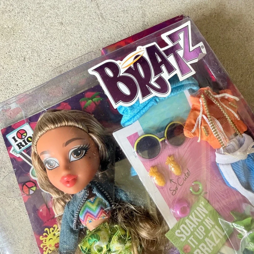 Bratz Study Abroad Yasmin Brazil Doll New in Box MGA Luggage Clothes Accessories